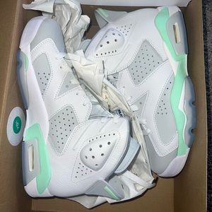 womens Jordan 6 mint & grey size 7